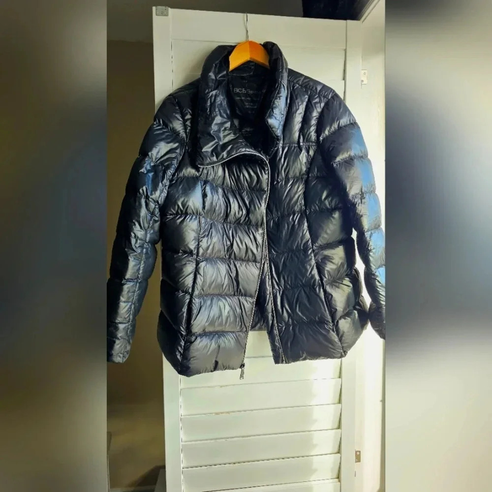 BCBG Ultra Light Down Filled Jacket Warm Winter Gloss  Black Packable size XL